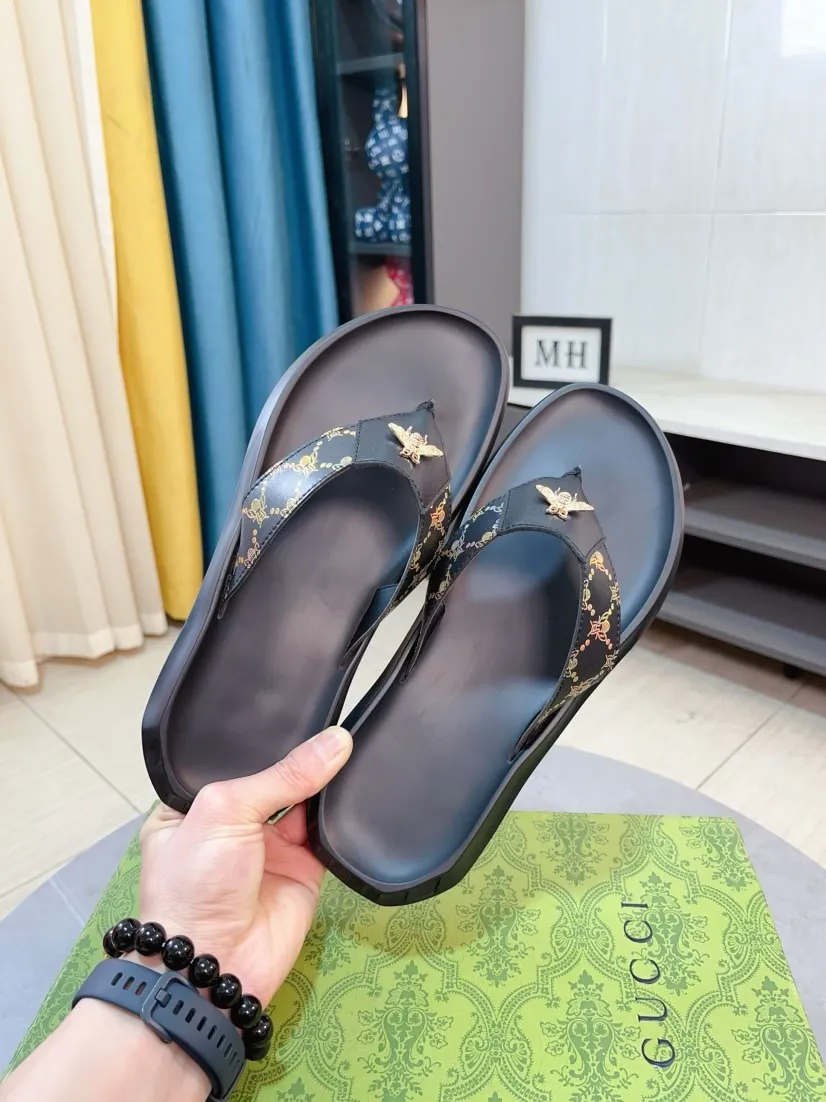 Men's shoes 💰260🌹🌹 (gucci-Gucci) New men's slippers, high-end boutique, made of cowhide, with exquisite embossed logo decoration on the upper, fine workmanship, super soft soles, casual, loose and comfortable, a must-have in summer! \nsize：38-44